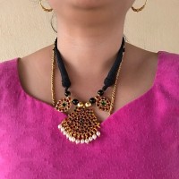 kemp Stone black thread necklace